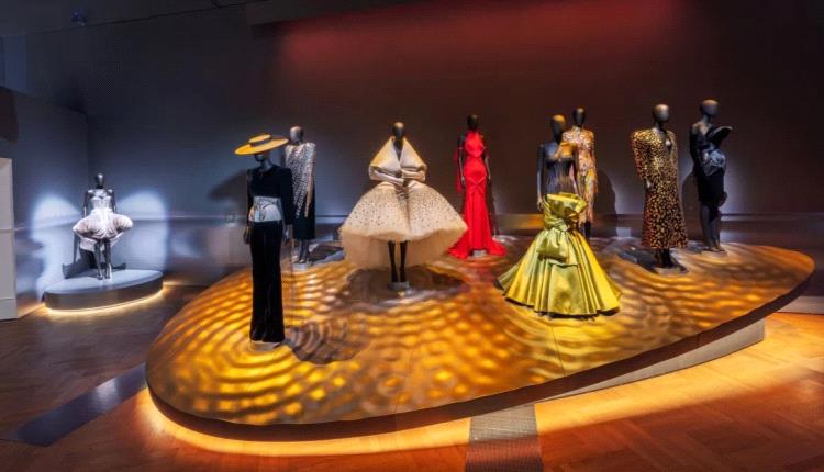 إرث خالد… متحف فيكتوريا وألبرت يعرض أبرز إبداعات SCHIAPARELLI