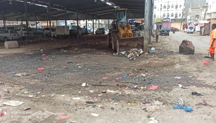 بتوجيهات الشاذلي.. صندوق النظافة يدشّن حملة شاملة لرفع مخلفات الأمطار بعدن