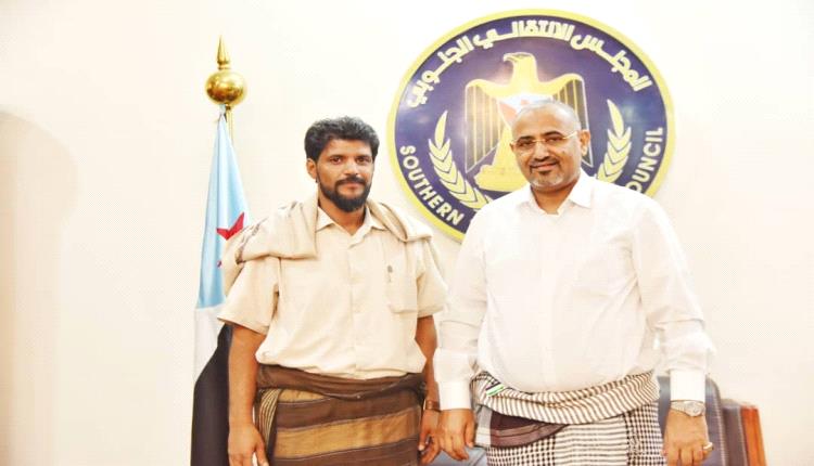 قيادي جنوبي يُحمل السعودية مسؤولية سلامته وأسرته  بعد فشل قوة موالية لها اعتقاله بعدن