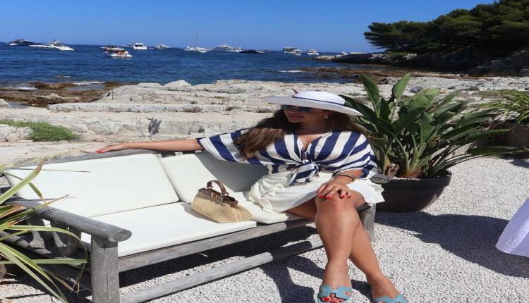 يارا السكري تلهم جمهورها بإطلالات صيفية ناعمة ومميزة