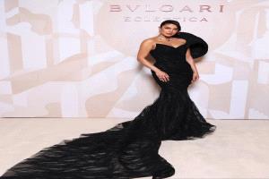 بريانكا شوبرا تتصدر الترند بإطلالة سوداء جذابة في ميلانو