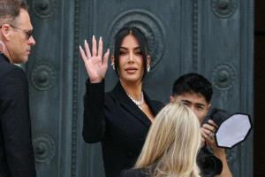 النجمان يعلنّان رسميًا: كيم كارداشيان ولويس هاميلتون في علاقة رومانسية