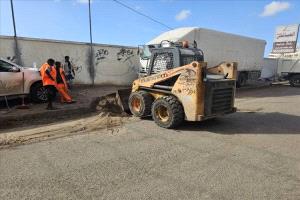 لليوم الثاني على التوالي.. استمرار حملة صندوق النظافة في الشيخ عثمان لرفع مخلفات الأمطار