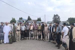 قائد اللواء 43 عمالقة جنوبية يزور مواقع اللواء ويهنئ المقاتلين بعيد الفطر