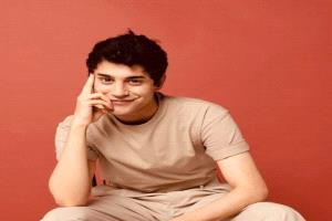 نجوم الدراما التركية يكرّمون إبراهيم يلدز في مراسم وداعه (فيديو)