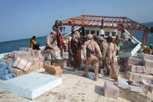 قوات العمالقة الجنوبية تضبط قارب تهريب قادم من ميناء بندر عباس الإيراني