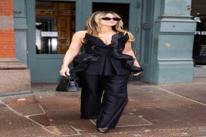 جمال وأناقة… هايدي كلوم تتألق ببلوزة مكشكشة على أحدث صيحات الموضة