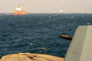 المهمة البحرية الأوروبية تدعو السفن لتجنب المياه اليمنية وتحذر من مخاطر في خليج عدن