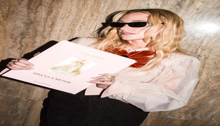 Valentino تطلق كتاب الأزياء الراقية Specula Mundi للمصوّر مارك بورثويك في لوس أنجلوس بأسلوب فني راقٍ