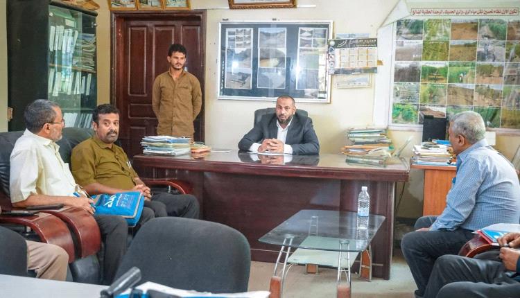 محافظ الضالع يترأس اجتماعاً تربوياً ويوجه بصرف حافز المعلمين