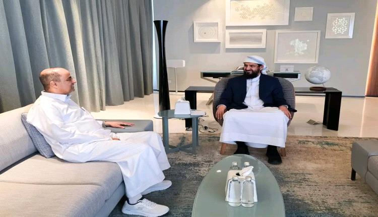 المحرّمي يلتقي المستشار سالم بن بريك ويشدد على مواصلة مسار الإصلاحات المالية والاقتصادية