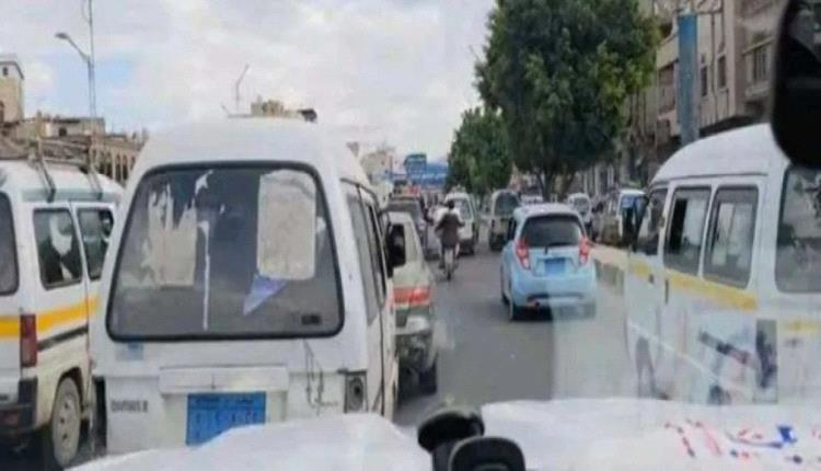 استهتار بالبشر والقانون .. "زفة" مستفزة تشل حركة السير وتصادر حق المواطنين في قلب العاصمة