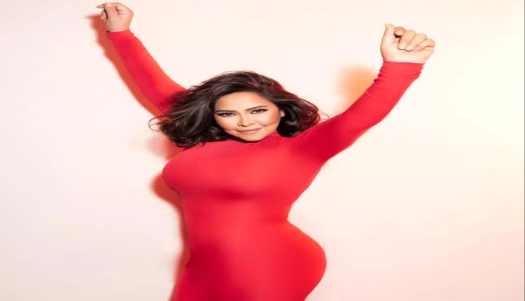 شيرين عبد الوهاب تعود بإطلالة حمراء جريئة وتلفت الأنظار بإعلان تحدٍ واضح