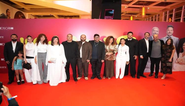 إطلالات موحدة وأناقة راقية… الأبيض يهيمن على نجوم “الكلام على إيه”