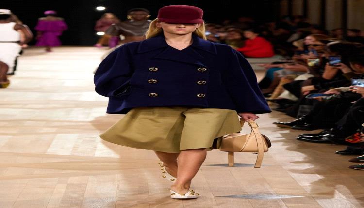 الشورت حتى الركبة يتصدر صيحات الأزياء ويعيد تعريف الأناقة الكاجوال
