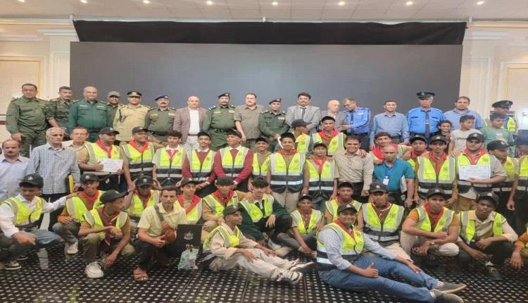 شرطة عدن تكرّم "فرسان المرور" من طلاب ثانوية لطفي أمان لدورهم الميداني في إنجاح أسبوع المرور العربي