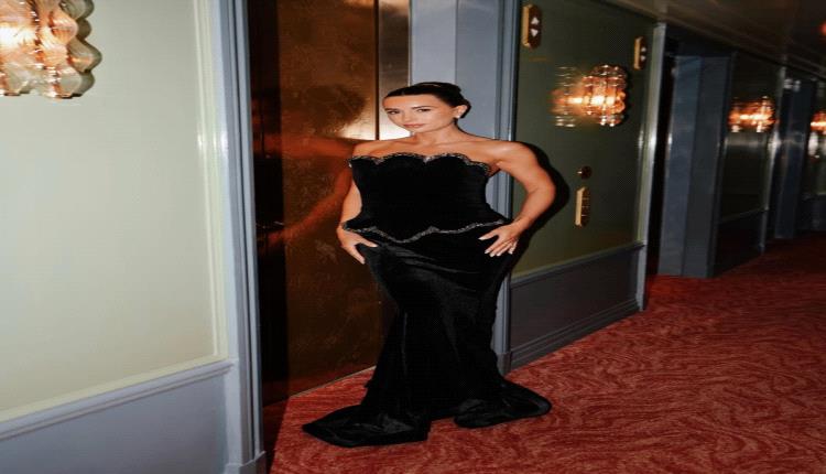 من الأسود الكلاسيكي إلى الألوان الجريئة… نجوم BAFTA TV Awards 2026 يتألقون على السجادة الحمراء