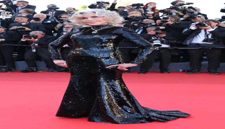 النجمات يتألقن بأفخم الفساتين والمجوهرات في مهرجان كان السينمائي