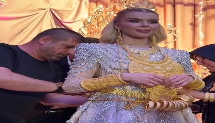 بالصور.. كيلو ذهب على جسم العروس يشعل الجدل في خطوبة مؤثرة تركية