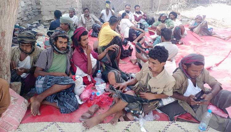 قيادات محلية وعسكرية بأحور تؤدي واجب العزاء في وفاة عوض هادي لخجم
