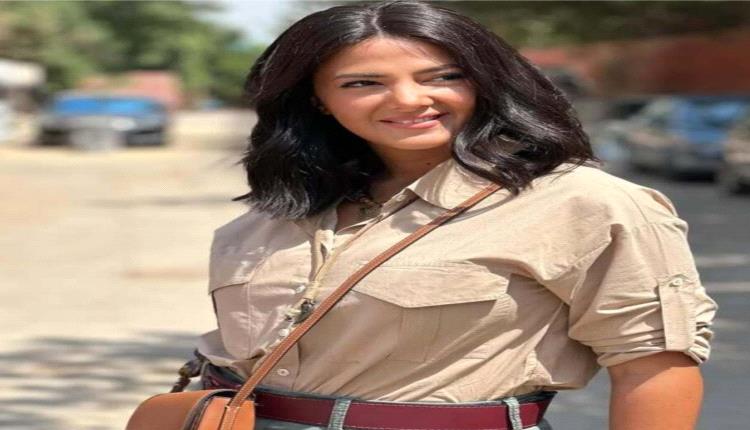 صور تاريخية تُظهر تشابهاً لافتاً بين دنيا سمير غانم وأول محامية مصرية