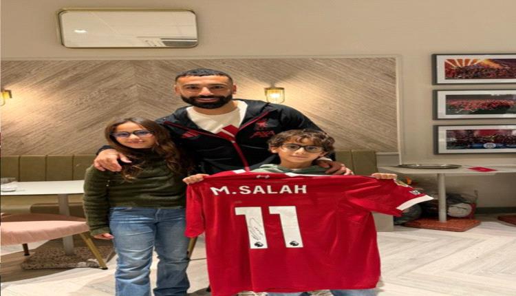 محمد صلاح يفاجئ أبناء تامر حسني.. ولقطة عفوية تشعل تفاعل السوشيال ميديا