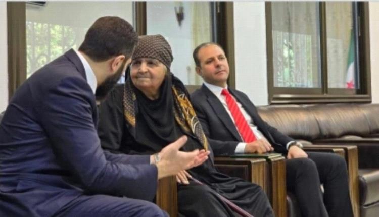 عمة الرئيس السوري أحمد الشرع «أم محمد» تتوجه للحج.. وتثير التفاعل: «مسبحة من مكة» هديتي للرئيس بعد الحج