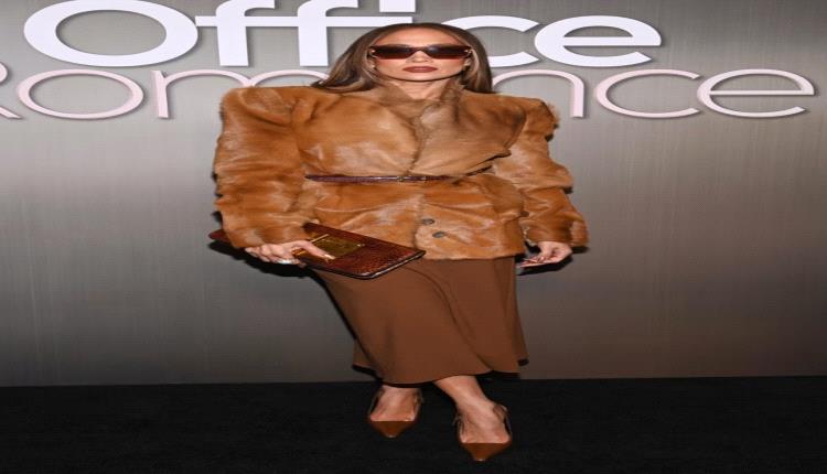 جاكيت قديم وحذاء بـ 50 دولاراً.. إطلالة جينيفر لوبيز عندما تختصر البساطة مفهوم الأناقة في نيويورك