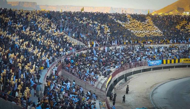 شعارات طائفية وقرصنة ملاعب.. الحوثيون 