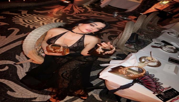 بفستان شفاف أسطوري وحقيبة النمر.. هيفاء وهبي تشعل الموضة بجرأة Roberto Cavalli وتخطف الأنظار