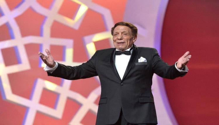 مصادر مقربة من الزعيم: لا خلافات عائلية بشأن عودة عادل إمام