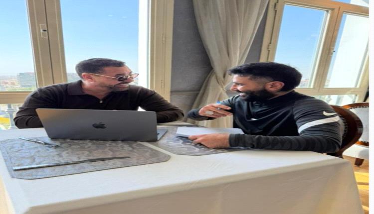 كليب جديد أم فيلم.. صورة أحمد سعد وطارق العريان تثير التساؤلات