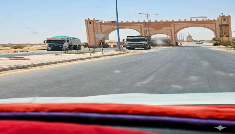 محافظ محافظة شبوة يوجه بإيقاف رسوم قاطرات ومعدات البناء في عتق