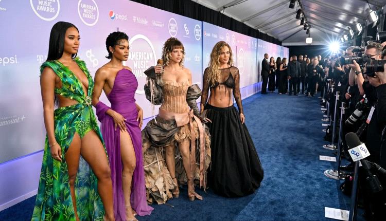 ​صراع الأناقة في AMAs 2026.. نجمات يخطفن الأضواء بين الكلاسيكية الراقية والأزياء المستقبلية الجريئة!