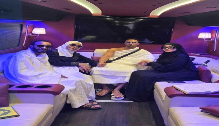 صور محمد رمضان وعائلته في الحج تثير الجدل.. وظهوره داخل «كرافان» بإضاءة لافتة