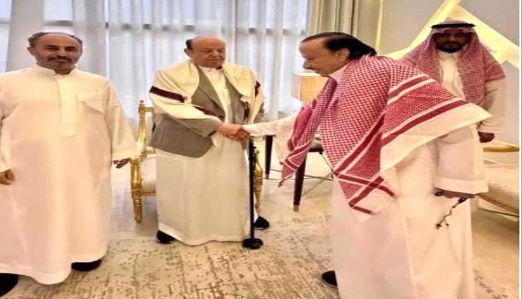 من العكاز إلى الرحيل الأخير.. كيف مهد ظهور "عيد الفطر" لنبأ وفاة الرئيس هادي؟
