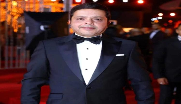 ضحك من القلب في مكة.. شاهدوا التعليق الكوميدي لـ محمد هنيدي على معجب وثّق لقاءه به.