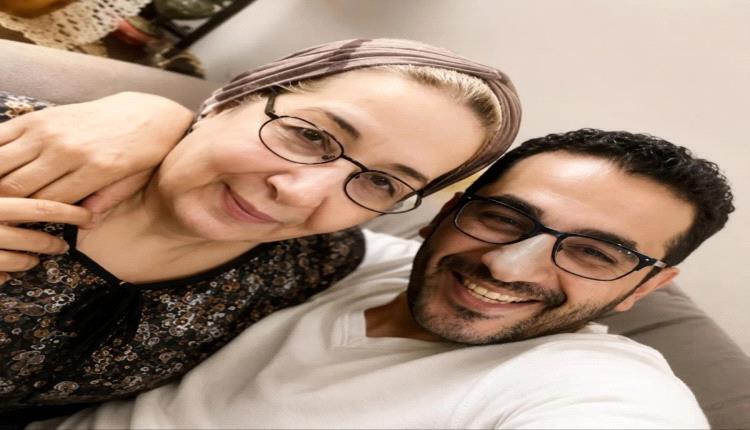 ​في وداع "الغالية".. صفحات النجوم تتحول لدفتر عزاء لوالدة أحمد حلمي والوسط الفني يوشح بالسواد!