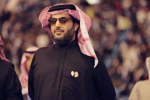 في لفتة إنسانية حركت القلوب.. تركي آل الشيخ يفاجئ فنانًا مصريًا بمبادرة دعم استثنائية!