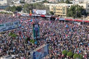 آلاف في عدن يجددون التفويض لـ«الانتقالي» حاملا للقضية الجنوبية