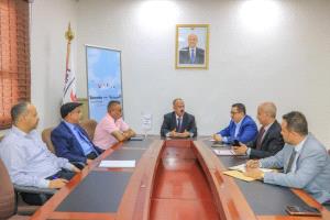 وزير النقل يناقش مع قيادة 