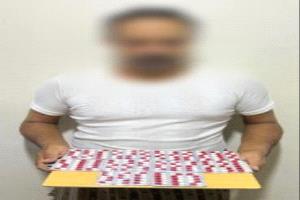 إدارة مكافحة المخـ,ـدرات بعدن تلقي القبض على مروج مخـ,ـدرات وبحوزته عشرة اشرطة نوع بريجـ,ـبالين المـ,ـجرمة حديثاً بالقانون