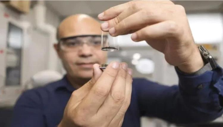 عالم مصري يبتكر محركات نانوية تفتك بخلايا سرطان الكبد من الداخل