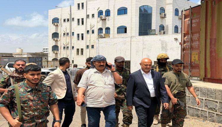 مدير عام المؤسسة العامة للاتصالات يطلع على سير العمل بعدد من المرافق والمشاريع بعدن