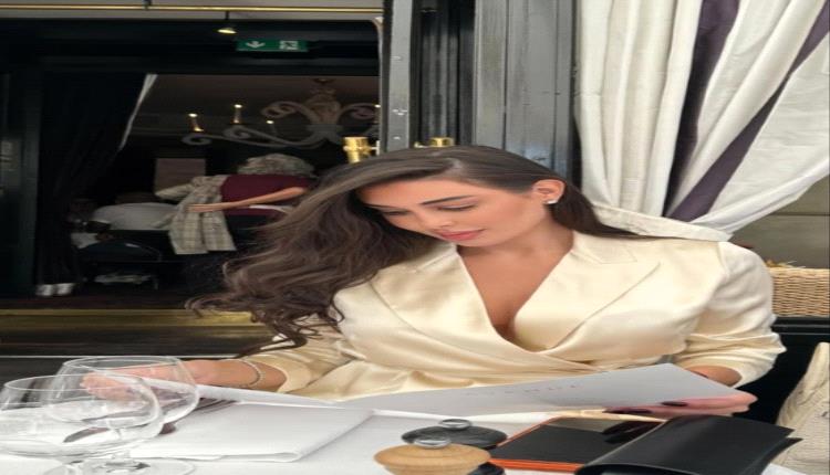 بعد فستانها الأحمر المثير للجدل.. ياسمين صبري في باريس بإطلالة بيضاء فاخرة