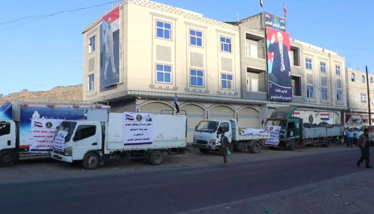 بتوجيهات الرئيس الزُبيدي.. أبناء الضالع يسيرون قافلة غذائية كبرى إلى جبهات الصبيحة وباب المندب