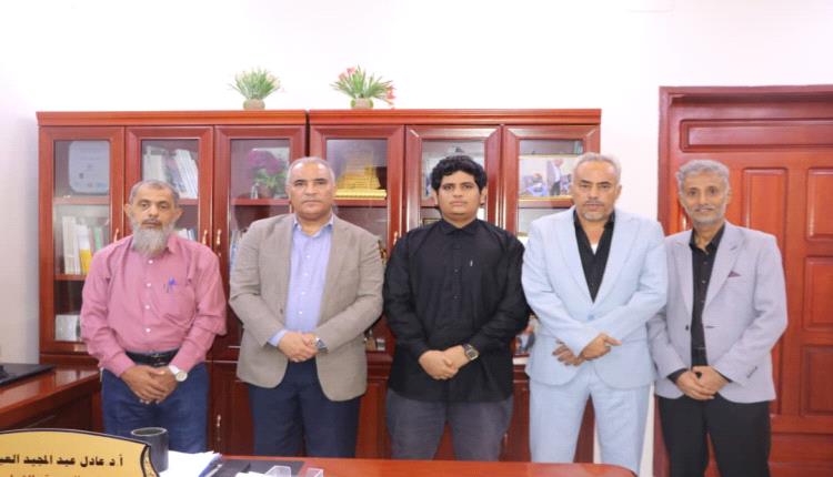 وزير التربية العبادي يستقبل الطالب الحائز على المركز الأول على محافظة عدن