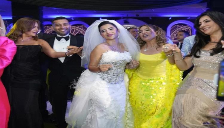 صابرين تطلق أغنية بصوتها بعد أيام من زفاف ابنها