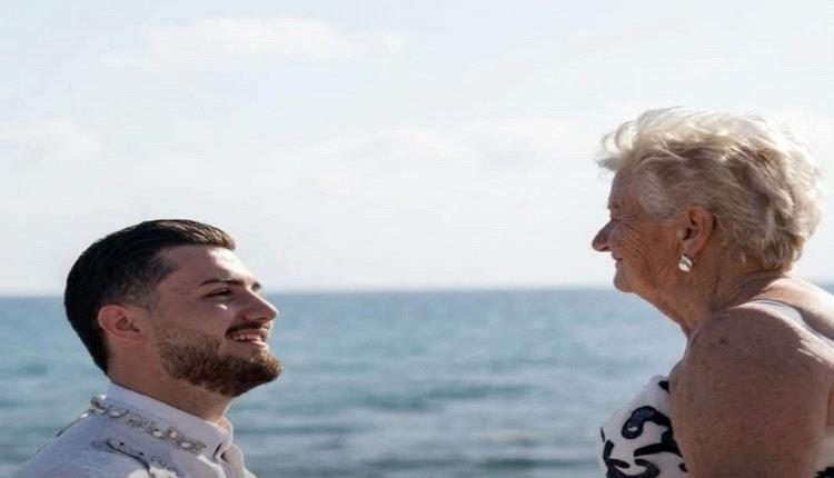 شاب تركي يبلغ من العمر 21 يتقدم لخطبة سيدة تبلغ 80 عاما