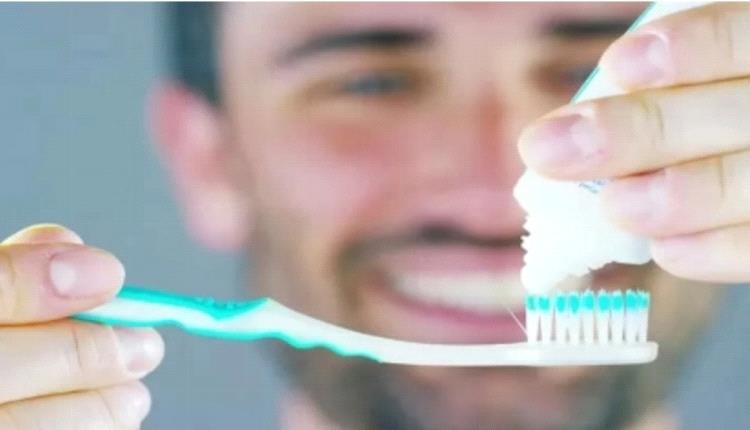 تناول وجبة الإفطار قبل تنظيف الأسنان تزيد خطر التسوس